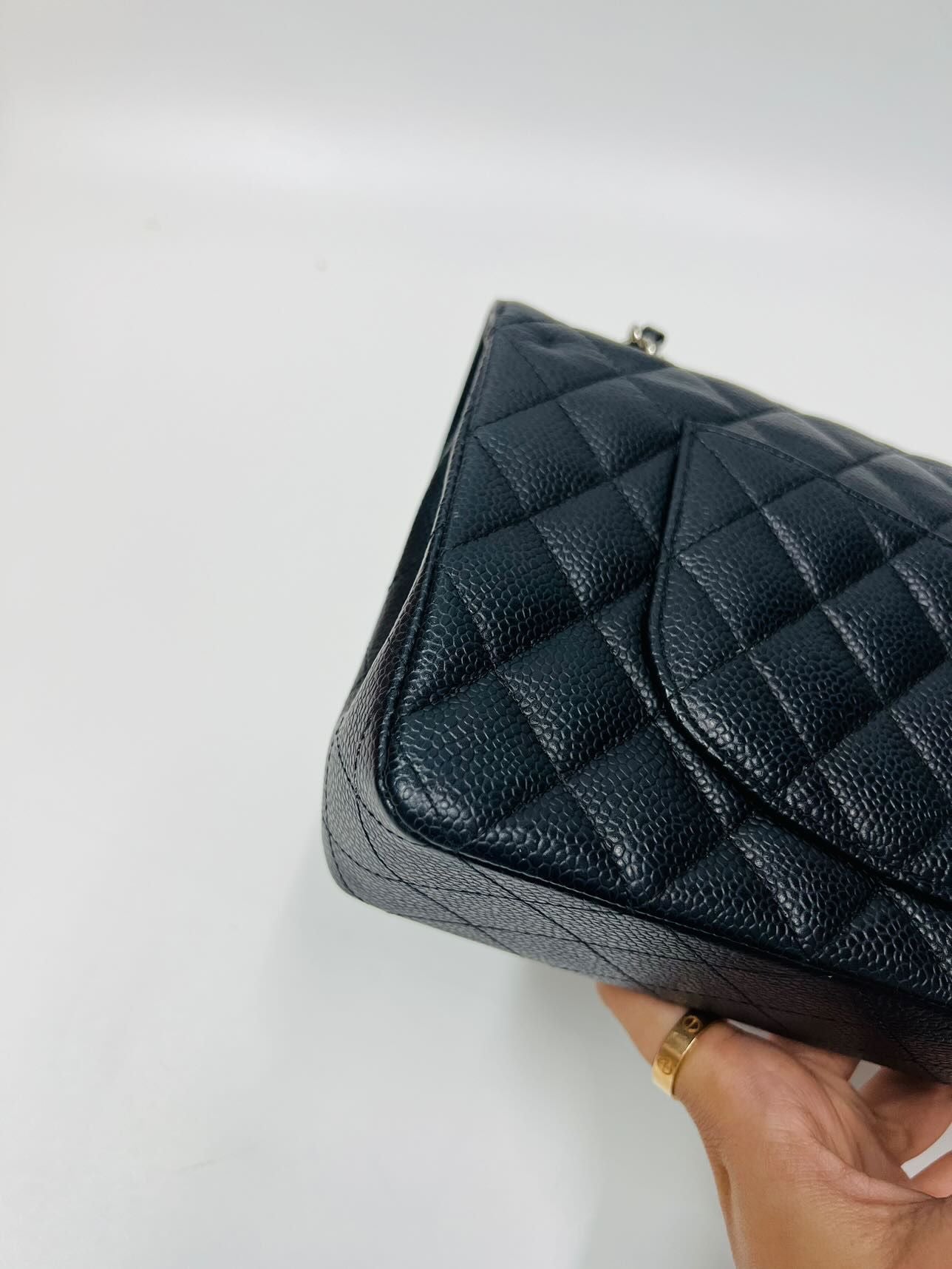 CHANEL CLASSIC FLAP BAG / MEDIUM BLACK CAVIAR SHW