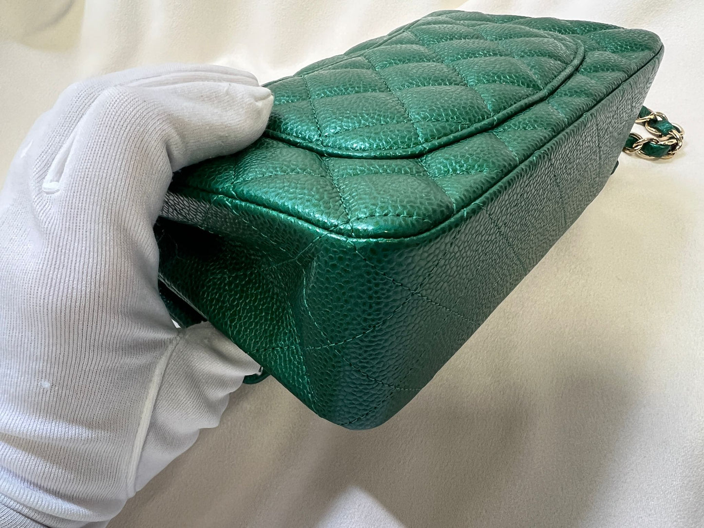 CHANEL CLASSIC BAG / 20CM IRIDESCENT GREEN CAVIAR LGHW