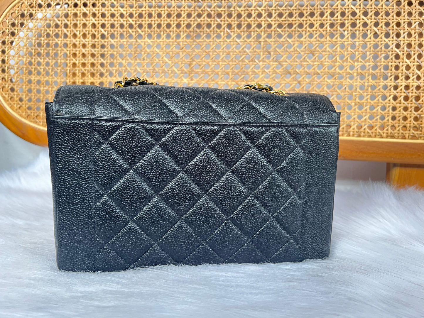 CHANEL DIANA FLAP BAG / MEDIUM BLACK CAVIAR 24K GHW