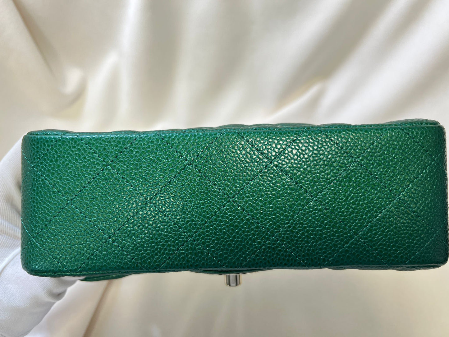 CHANEL CLASSIC BAG / 20CM IRIDESCENT GREEN CAVIAR LGHW