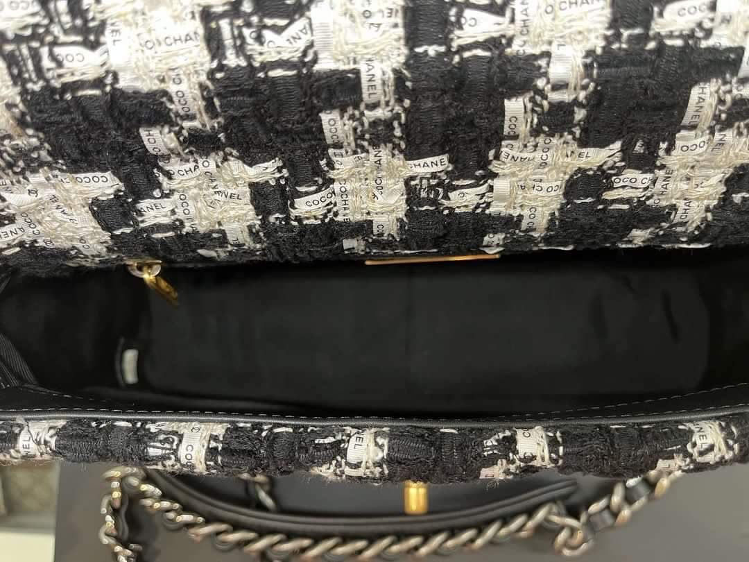 CHANEL 19 FLAP BAG | 20S HOUNDSTOOTH TWEED SMALL