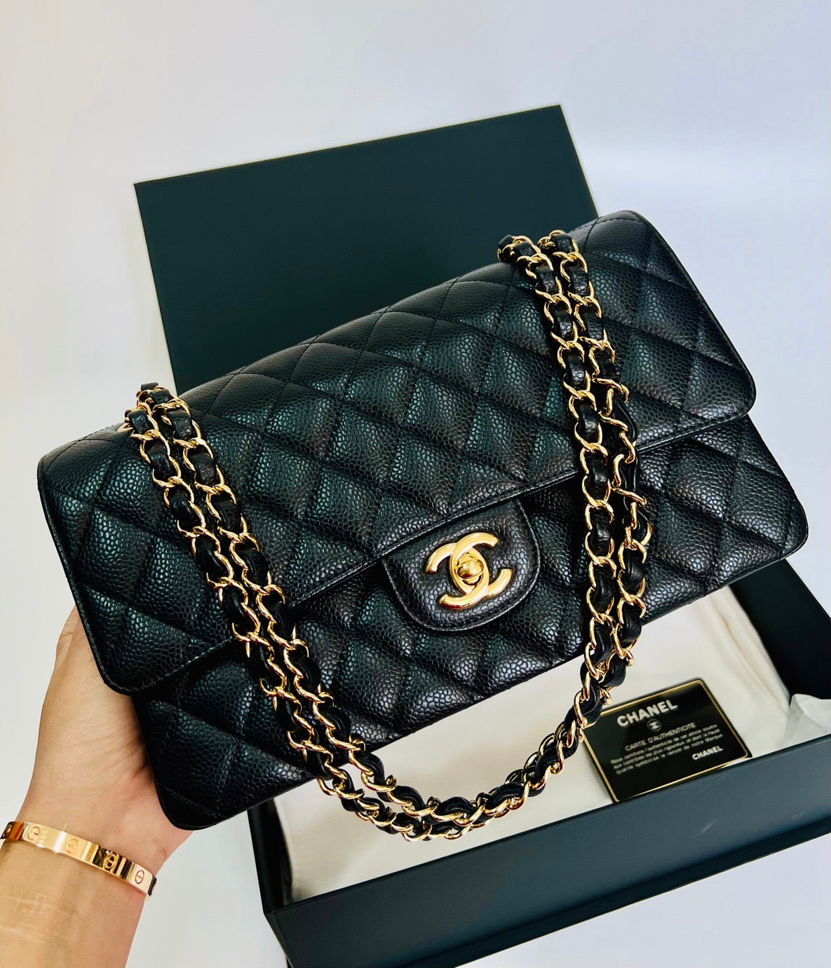 CHANEL CLASSIC FLAP BAG / MEDIUM BLACK CAVIAR GHW