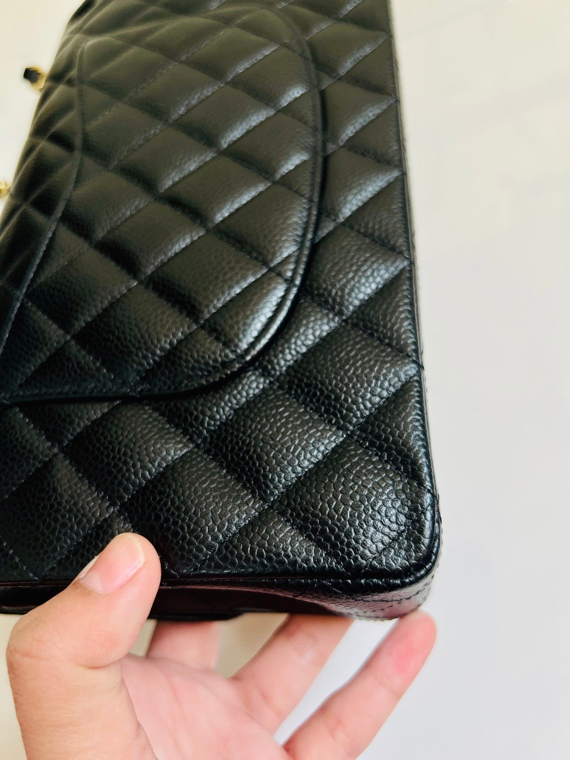 CHANEL CLASSIC FLAP BAG / MEDIUM BLACK CAVIAR GHW