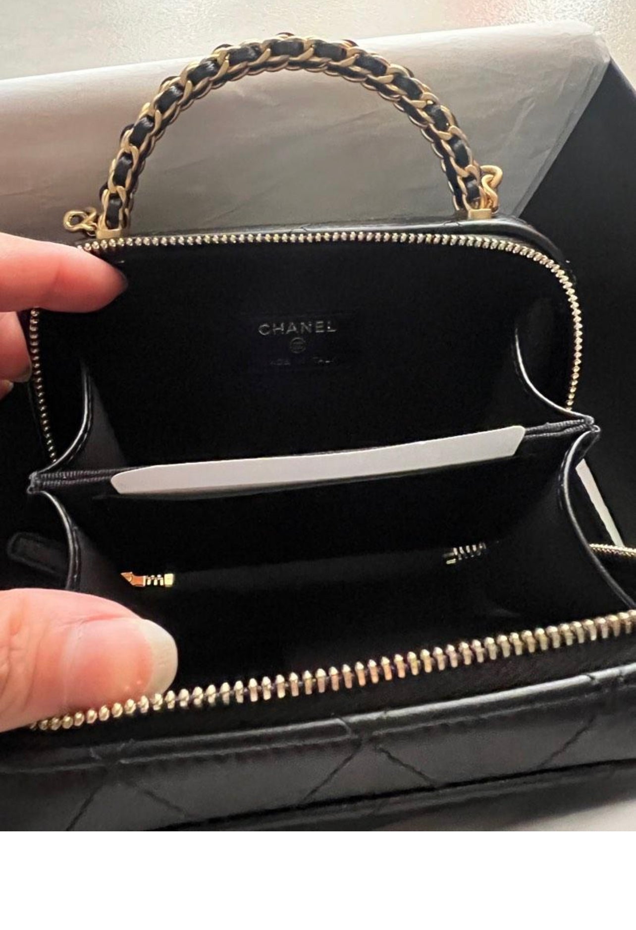 CHANEL VANITY BAG / MINI 22K BLACK LAMBSKIN AGED GHW