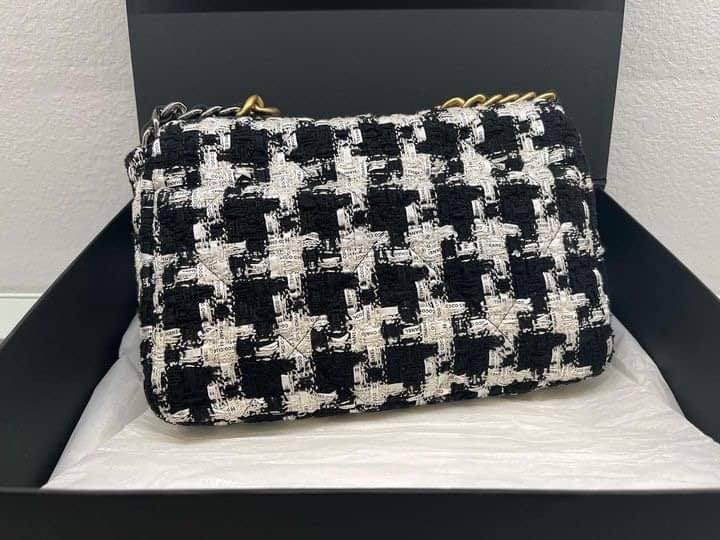 CHANEL 19 FLAP BAG | 20S HOUNDSTOOTH TWEED SMALL