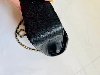 CHANEL CLASSIC FLAP BAG / MEDIUM BLACK CAVIAR GHW