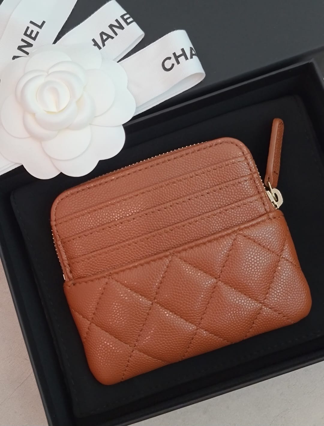 CHANEL 23A CARAMEL ZIPPED PURSE WITH RED CRYSTAL