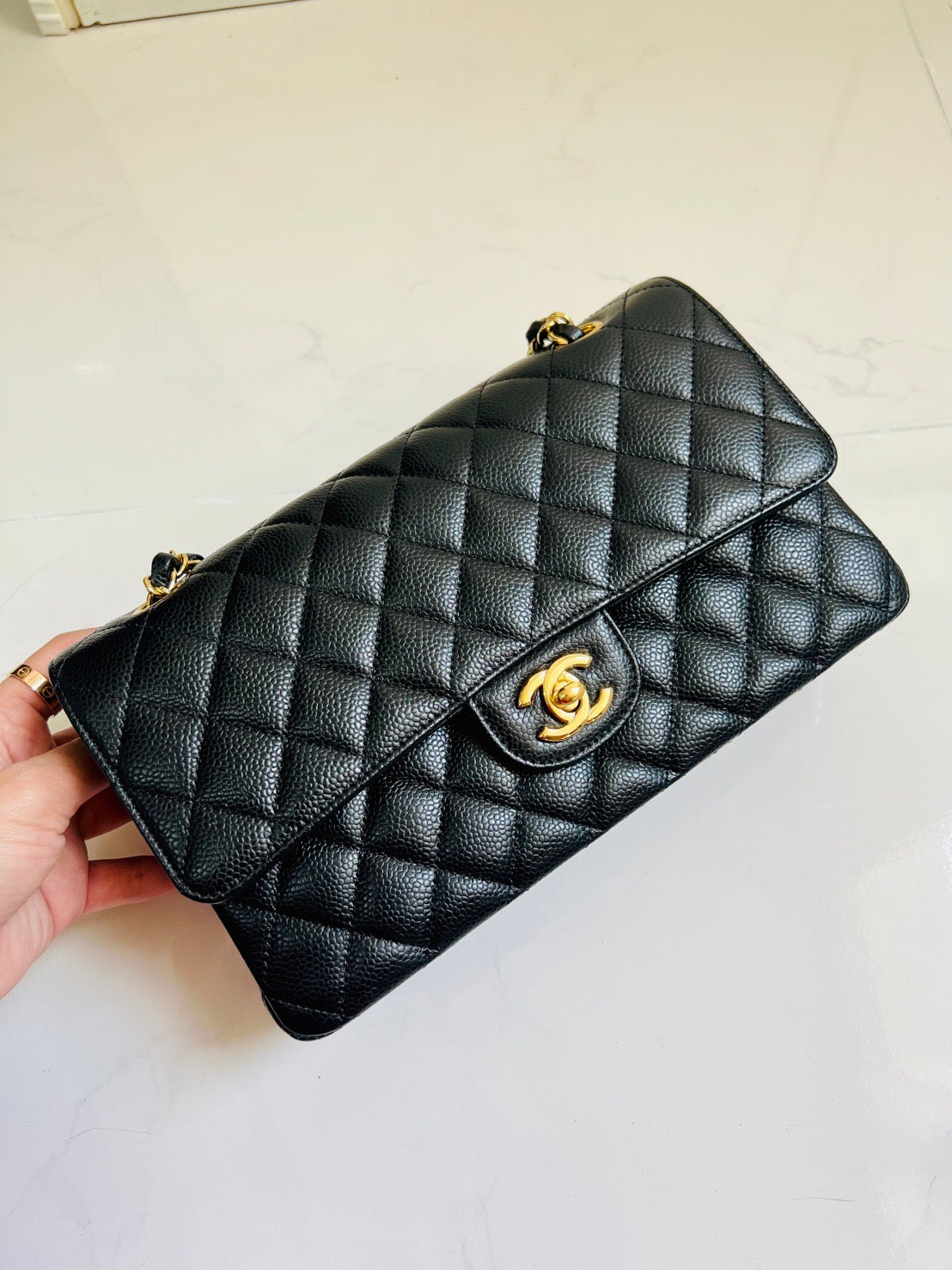 CHANEL CLASSIC FLAP BAG / MEDIUM BLACK CAVIAR GHW