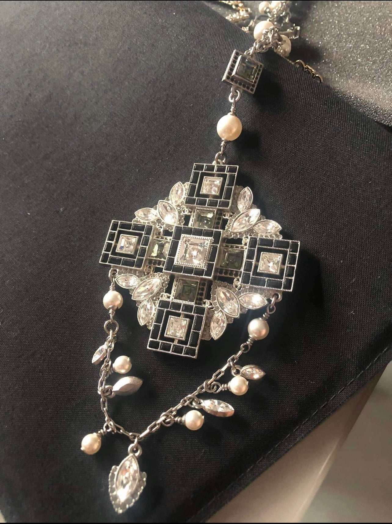 CHANEL NECKLACE CRYSTAL AND PEARLS