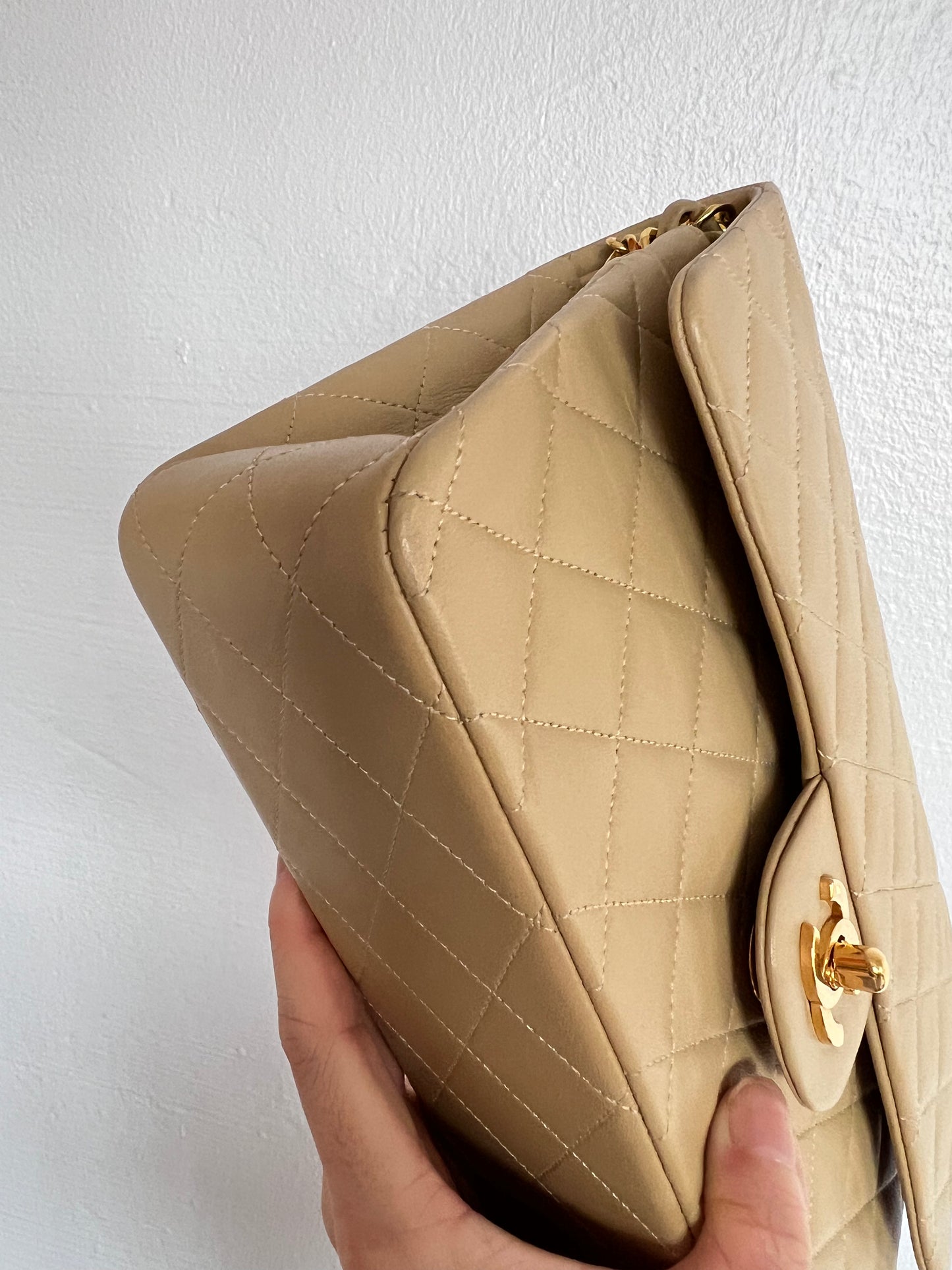 CHANEL MEDIUM FLAP | BEIGE LAMBSKIN 24K GHW