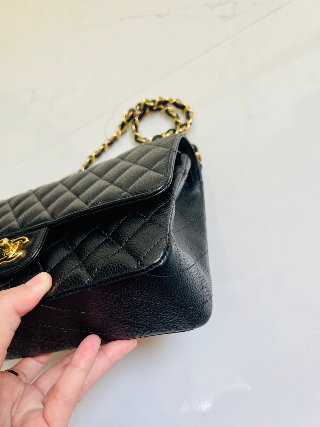 CHANEL CLASSIC FLAP BAG / MEDIUM BLACK CAVIAR GHW