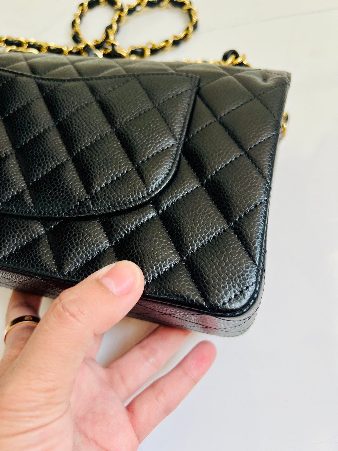 CHANEL CLASSIC FLAP BAG / MEDIUM BLACK CAVIAR GHW