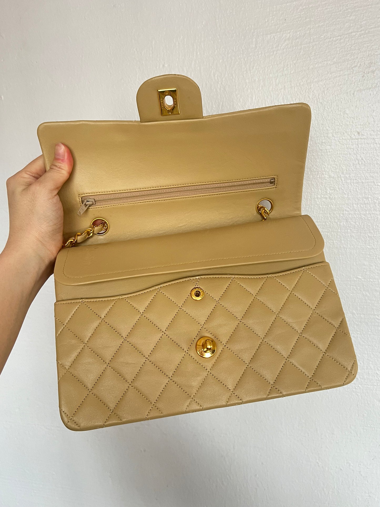 CHANEL MEDIUM FLAP | BEIGE LAMBSKIN 24K GHW