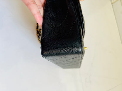 CHANEL CLASSIC FLAP BAG / MEDIUM BLACK CAVIAR GHW