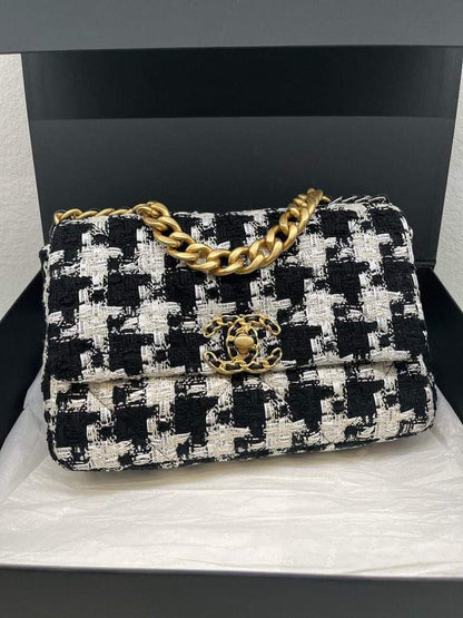 CHANEL 19 FLAP BAG | 20S HOUNDSTOOTH TWEED SMALL