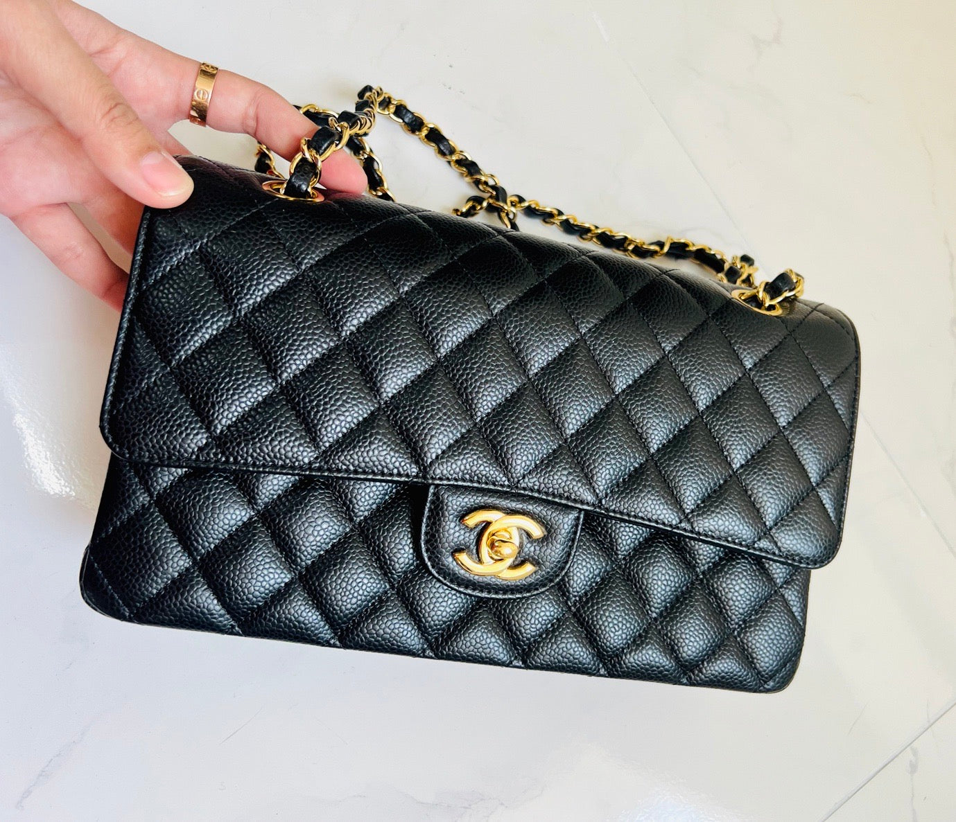 CHANEL CLASSIC FLAP BAG / MEDIUM BLACK CAVIAR GHW