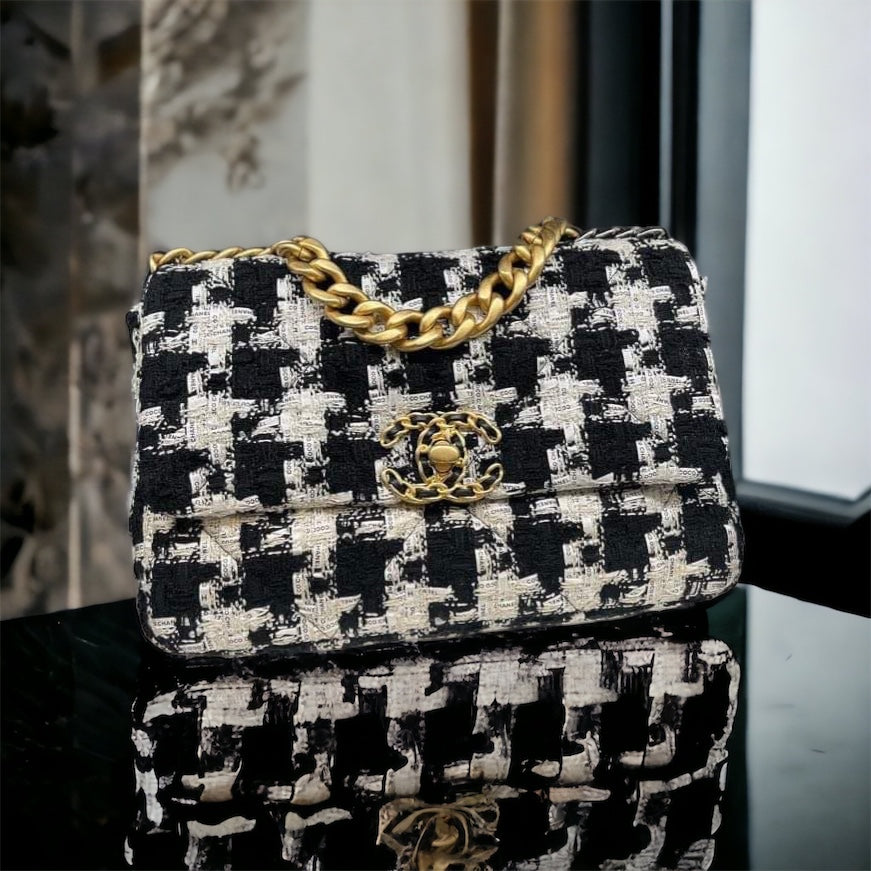 CHANEL 19 FLAP BAG | 20S HOUNDSTOOTH TWEED SMALL