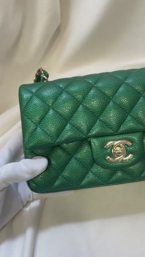 CHANEL CLASSIC BAG / 20CM IRIDESCENT GREEN CAVIAR LGHW